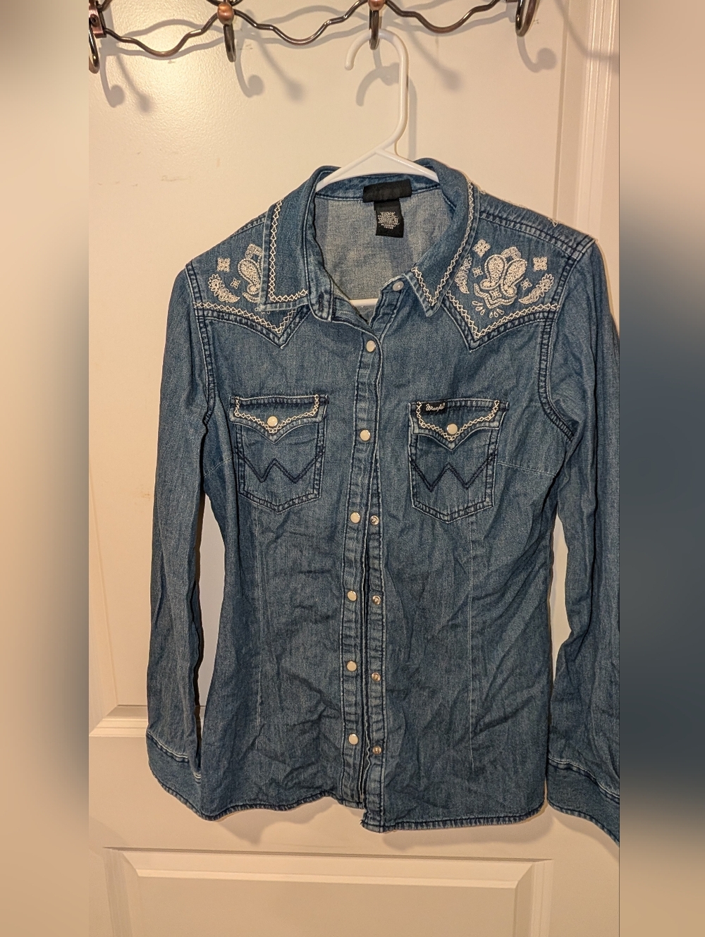 Women's Long Sleeve Western Rodeo Cowgirl Denim Cotton Button Down Top